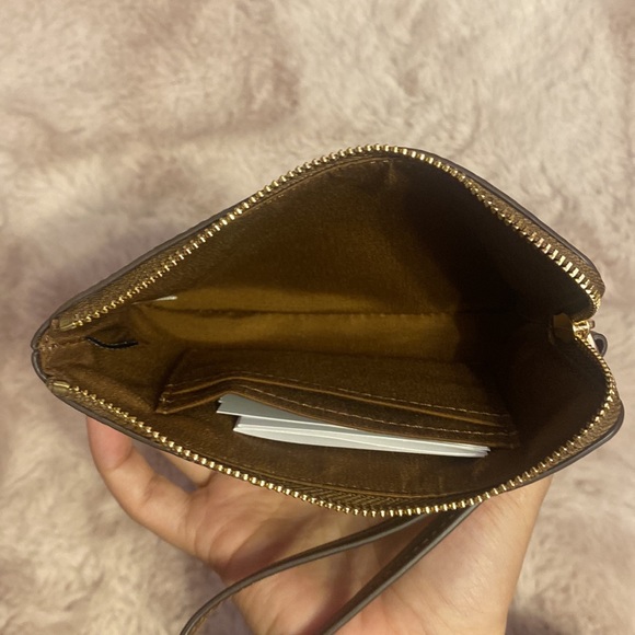 Brand new coach wristlet in brown signature canvas - Picture 3 of 4